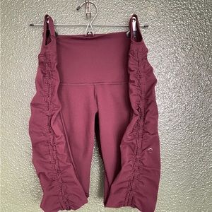 Lululemon stirrup leggings ankle strap & Rouched leg